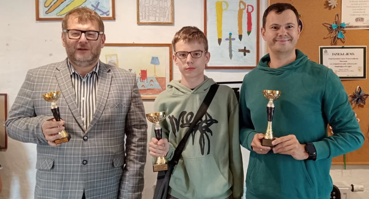 Szachy karty, Szachowy finał junior Złotowa wygrywa Wakacyjny Blitz - zdjęcie, fotografia