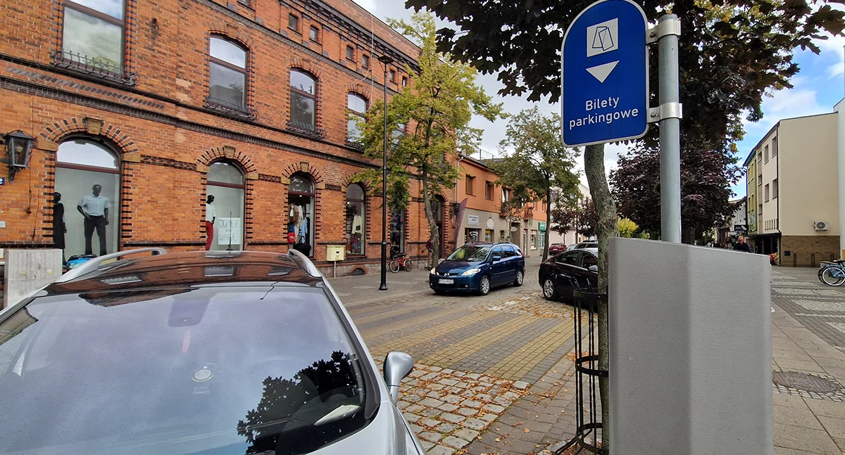 Drogi i komunikacja, Kwadrans darmowego parkowania w Złotowie - zdjęcie, fotografia