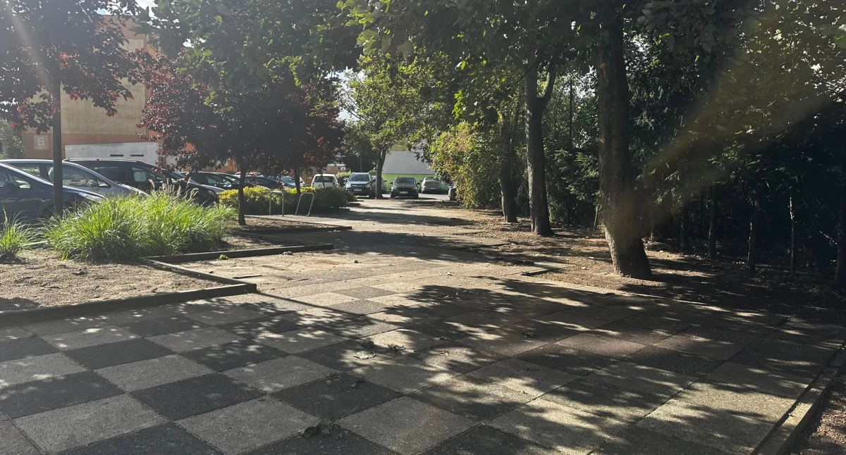 Interwencje czytelników, Dlaczego zniknęły ławki stoliki Słowackiego - zdjęcie, fotografia