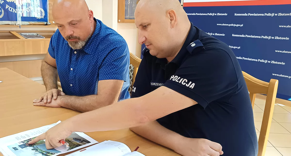 Drogi i komunikacja, Licznik wyświetlacz mandat —prędkościomierze drogach powiatu - zdjęcie, fotografia