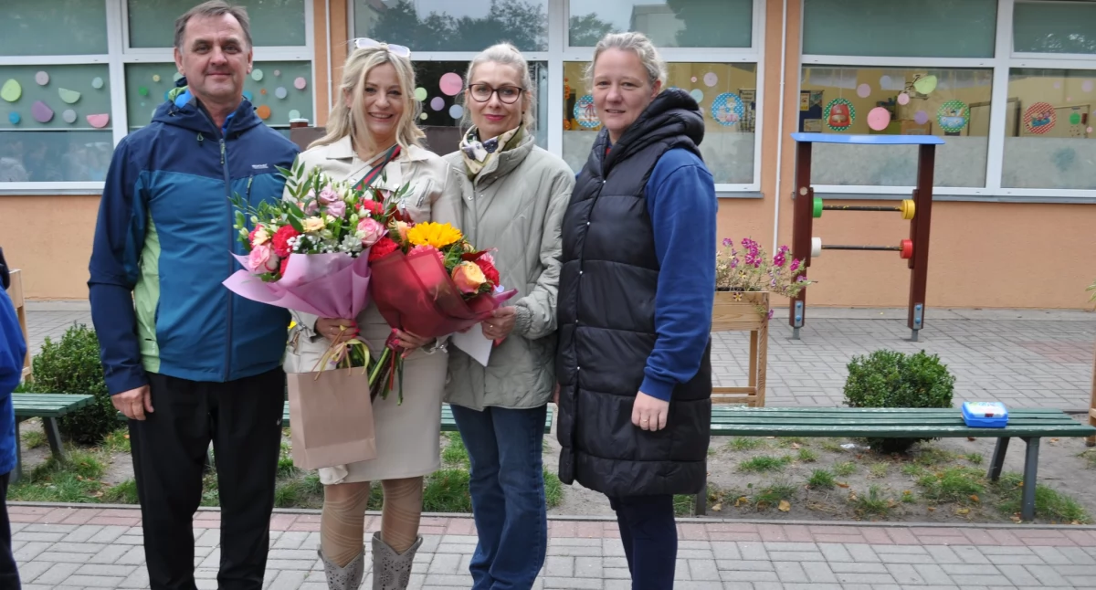 Edukacja, Pożegnanie Reczulskiej wieloletniej nauczycielki szkoły - zdjęcie, fotografia