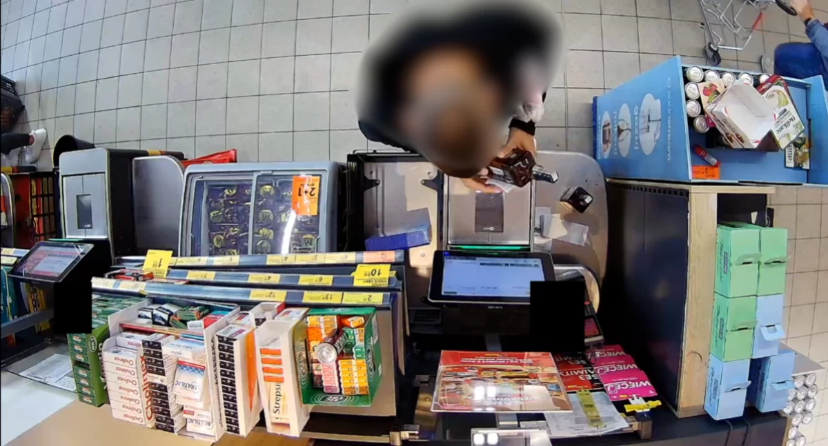 Policja - komunikaty i akcje, Sprytny tańsze zakupy okazał złudny latek zarzutami - zdjęcie, fotografia