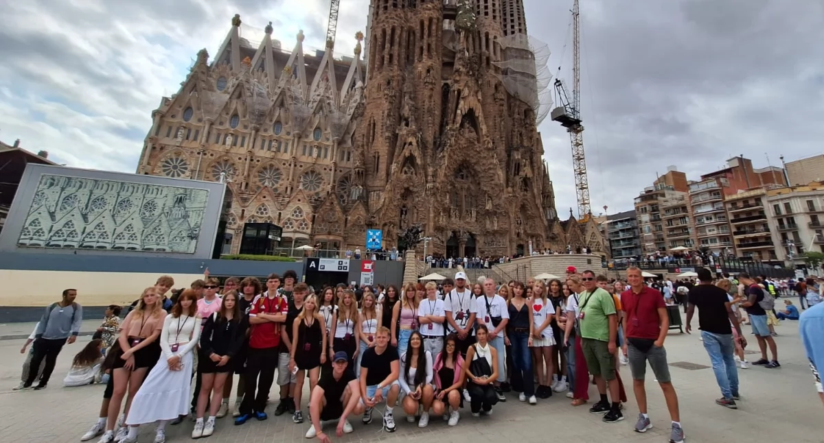 Edukacja, Młodzież „Ekonoma” podróży Europie Zwiedzają Wenecję Barcelonę Monako - zdjęcie, fotografia