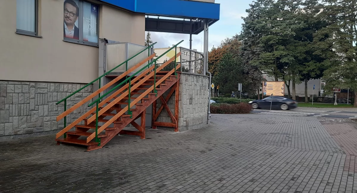Biznes praca pieniądze, Remont schodów banku ulicy Norwida - zdjęcie, fotografia
