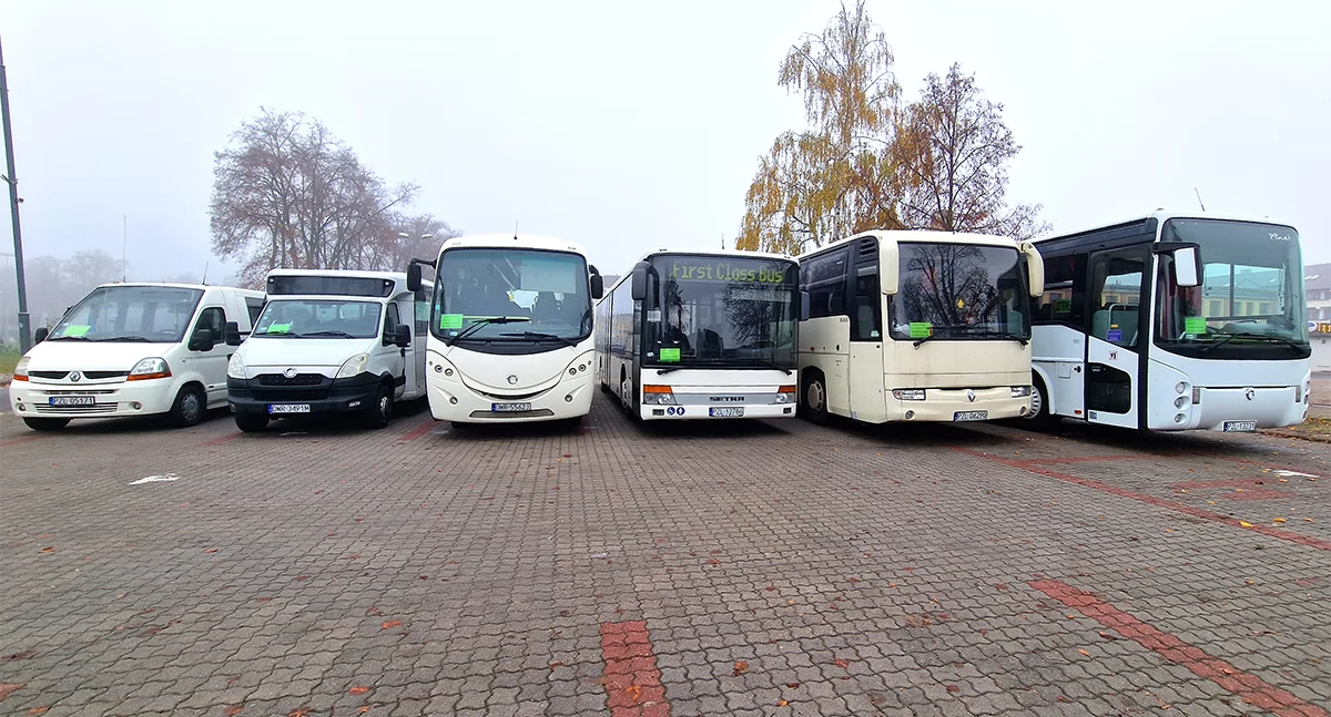 To pojazdy, którymi Jozin–Trans świadczył usługę na Wszystkich Świętych przed dwoma laty. Jednocześnie firma mogła przewozić około 270 pasażerów