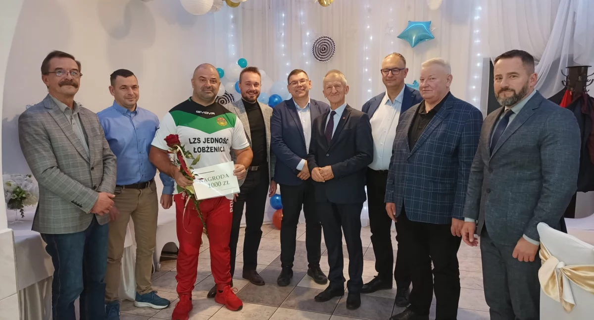Pozostałe, Sportowa Łobżenicy wicemistrz świata uhonorowany - zdjęcie, fotografia