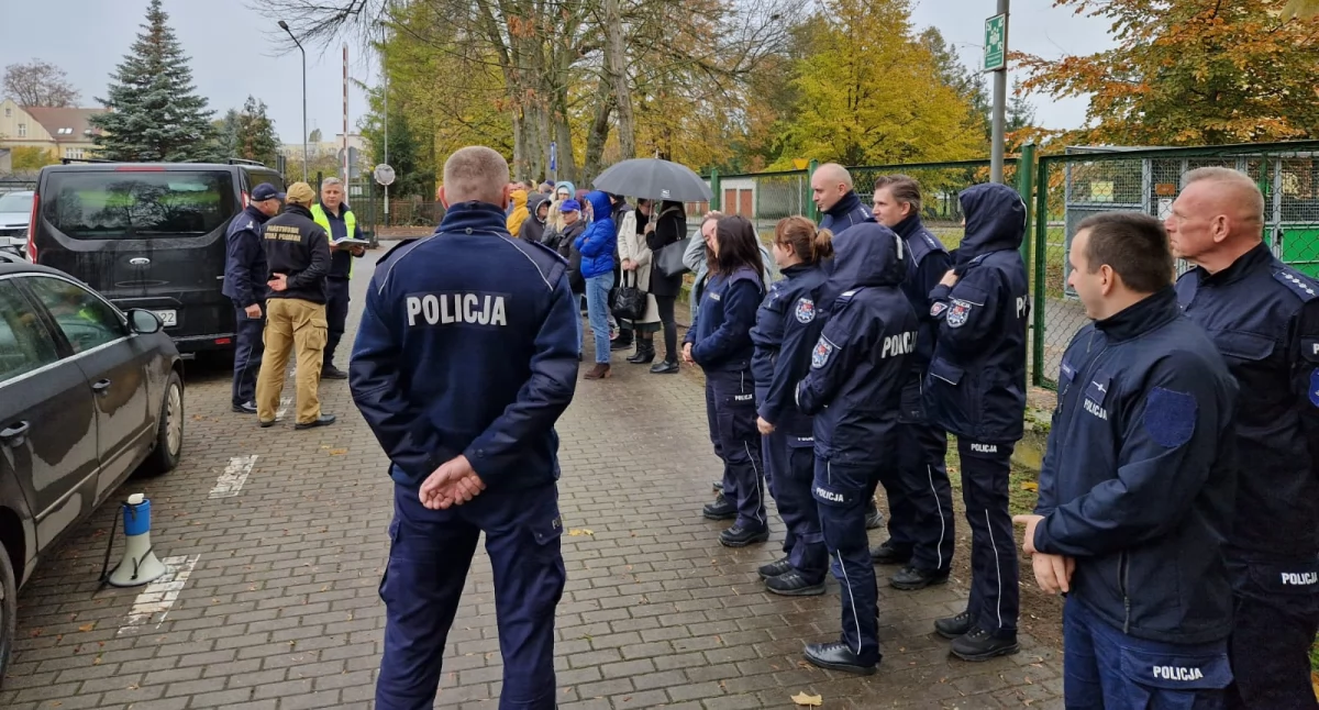 Policja - komunikaty i akcje, Zagrożenie pożarem komendzie Złotowie - zdjęcie, fotografia