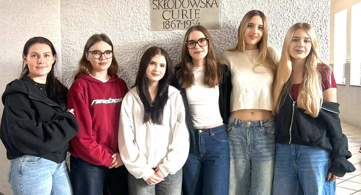 O swoich działaniach w ramach projektu „Zwolnieni z teorii” licealistki informują na TikToku oraz Instagramie „Złota Chwila Pokoleń”