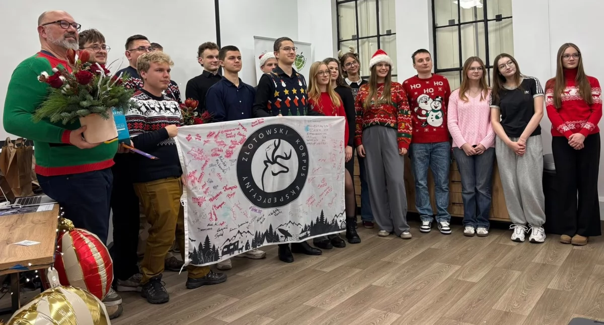 Organizacje pozarządowe, Wolontariatu wieczór ludzi którzy cichu „robią robotę” - zdjęcie, fotografia