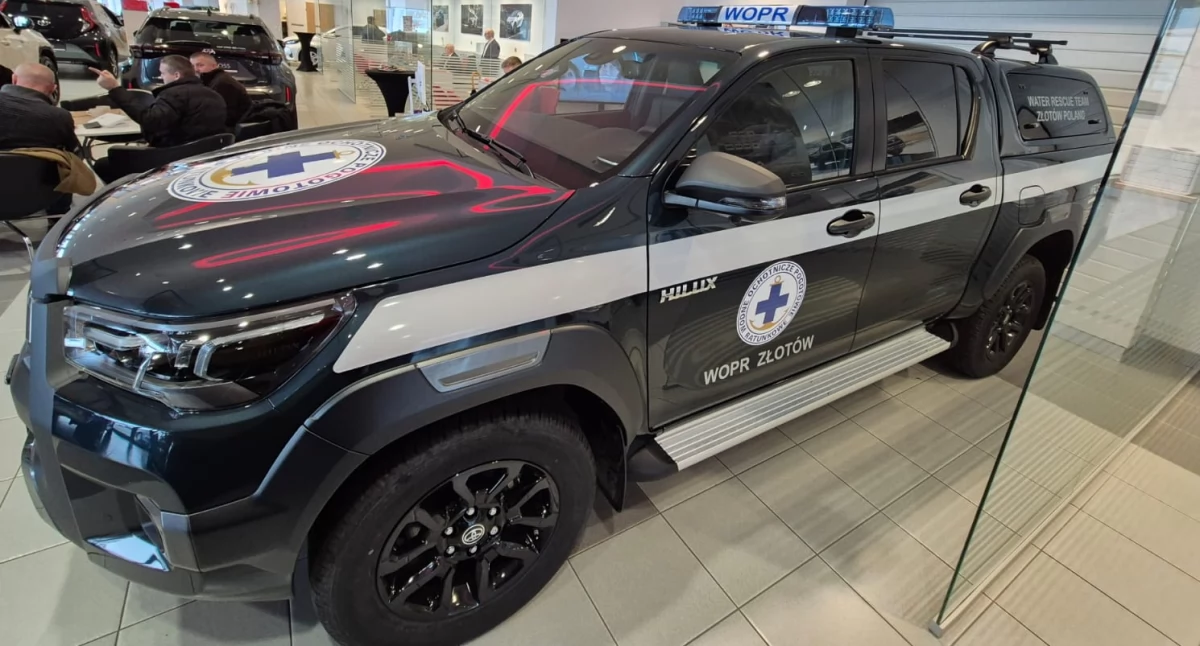 Rekreacja wypoczynek, sprzęt Złotów! Hilux łódź wzmocnią akcje wodą - zdjęcie, fotografia