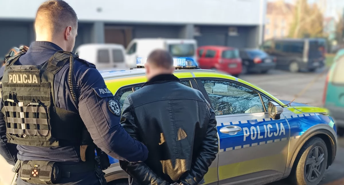 Policja - komunikaty i akcje, Obcokrajowiec łamał polskie prawo Został deportowany - zdjęcie, fotografia
