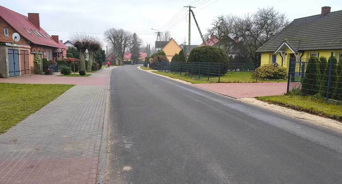 Drogi i komunikacja, Zakończono remont drogi budowę chodnika Kleszczynie - zdjęcie, fotografia