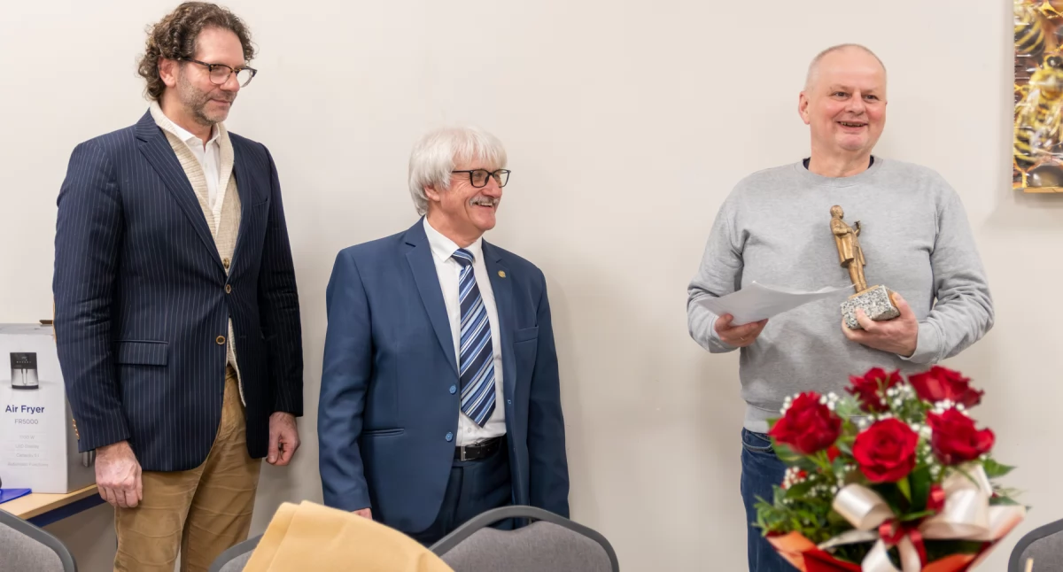 Podczas jubileuszu wręczono najwyższe odznaczenie Polskiego Związku Pszczelarskiego - statuetkę ks. dr. Jana Dzierżona.