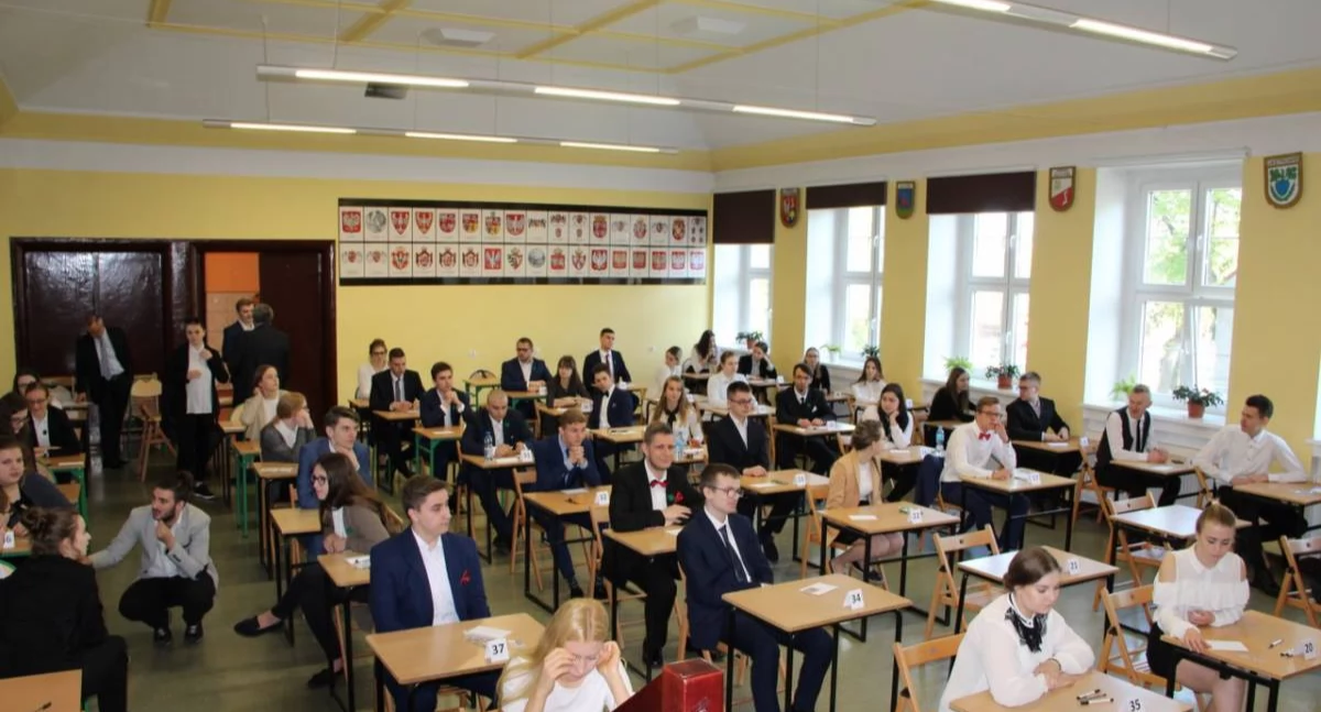 Edukacja, Złotów wypada Rankingi szkół litości sąsiedzi uciekają przodu - zdjęcie, fotografia