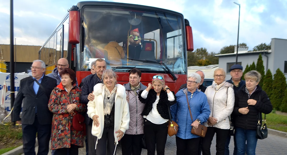 Część grupy podczas wyjazdu do teatru w Poznaniu. Drugi z lewej – Jerzy Kania