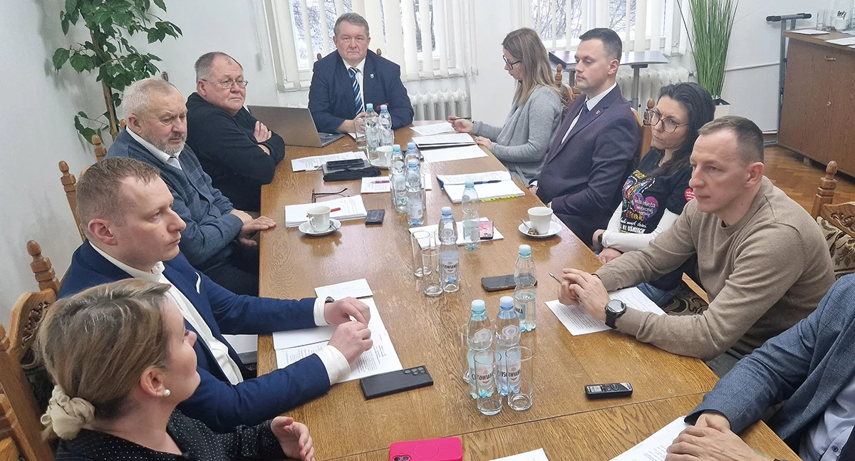 Edukacja, Szkoła tragedii Jeden psycholog na tysiąc a „przypadków groma” - zdjęcie, fotografia