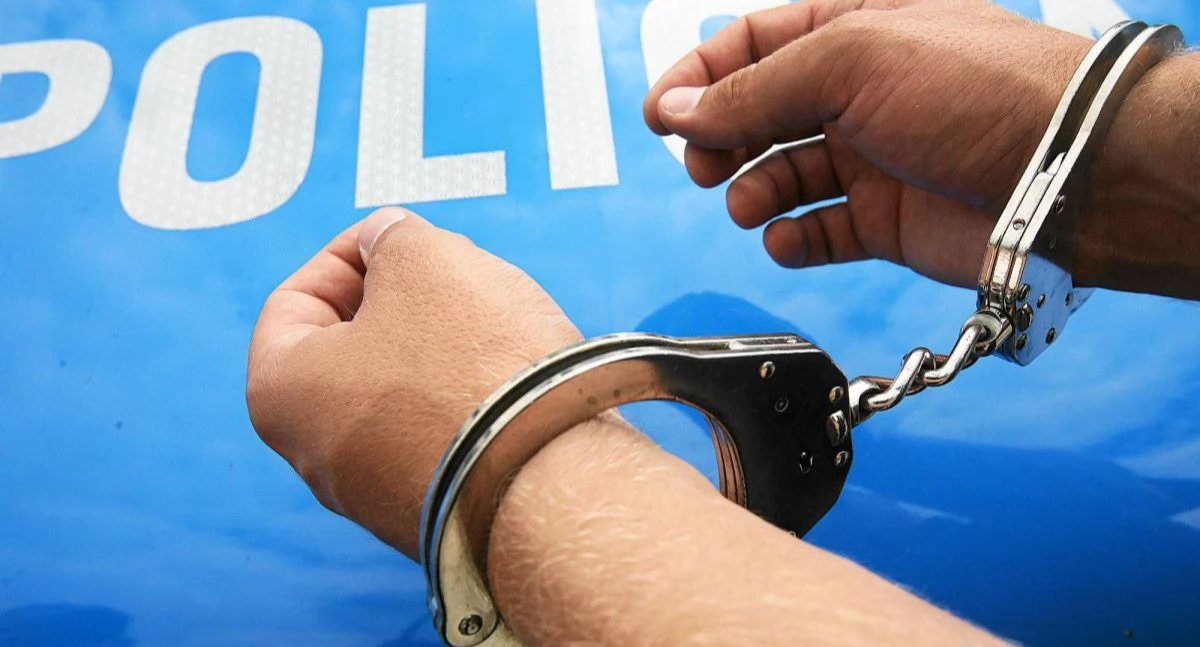 Policja - komunikaty i akcje, Kradzież markecie zakończona zatrzymaniem przez policjanta służbie - zdjęcie, fotografia