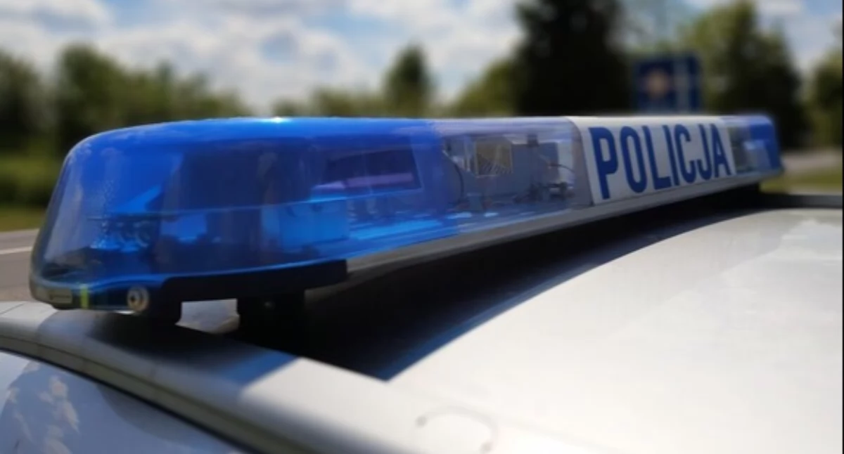 Policja - komunikaty i akcje, Policja odpuszcza osoby zatrzymane doprowadzone zakładu karnego - zdjęcie, fotografia