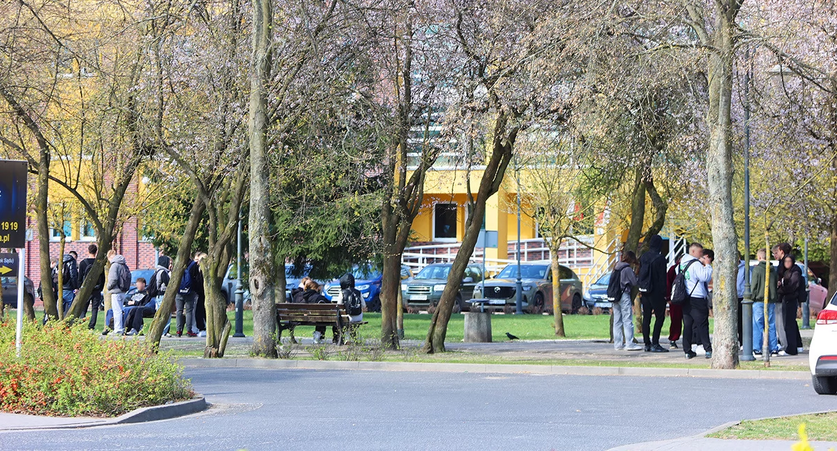 Ludzie losy pasje, Zakazy Jakie zakazy! Energetyki e–pepierosy kanapka przerwie - zdjęcie, fotografia