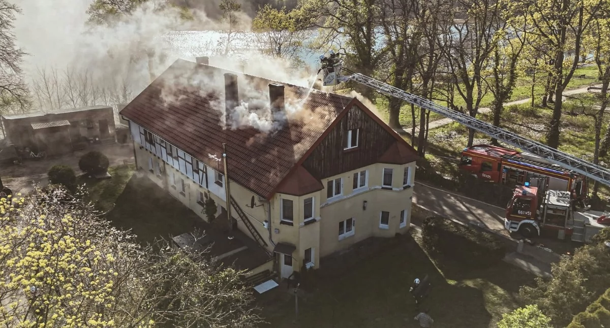 Straż pożarna, Pożar Staszica Palił budynek wielorodzinny - zdjęcie, fotografia