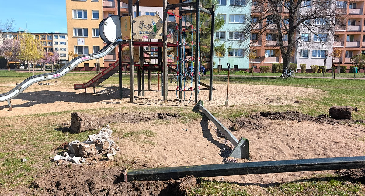 Tutaj zniknął plac zabaw przy ulicy Słowackiego