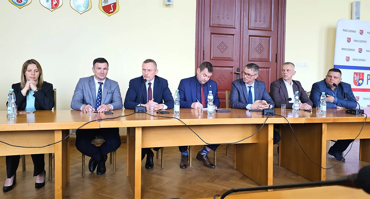 Inwestycje w powiecie, Boisko droga pytanie ministra! - zdjęcie, fotografia