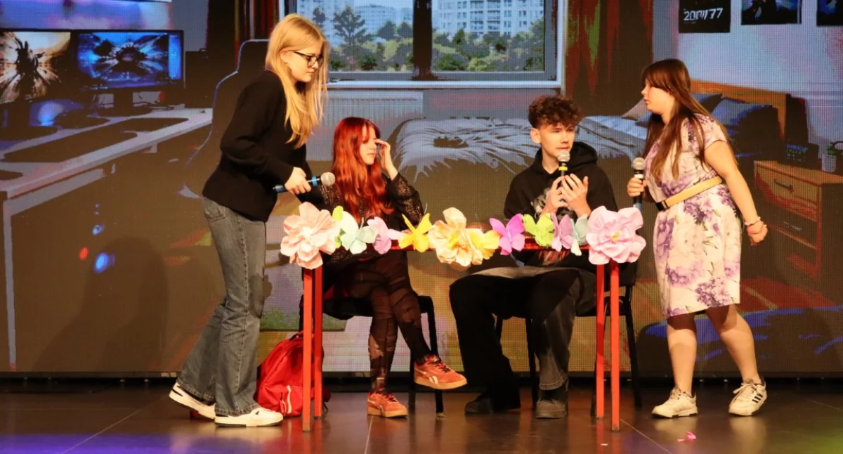 Edukacja, Młodzi przeciw uzależnieniom Teatralny manifest Okonku - zdjęcie, fotografia