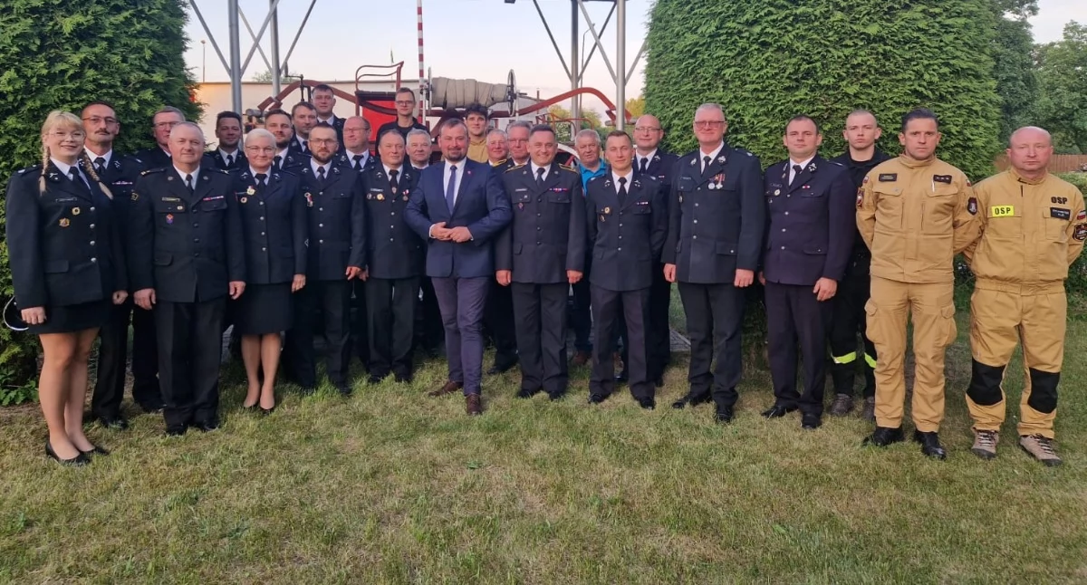 Straż pożarna, warta strażaków! Stery będą rękach - zdjęcie, fotografia
