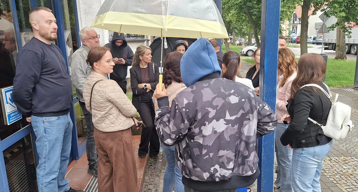 Rodzice nie mogli wejść na spotkanie do urzędu miejskiego...