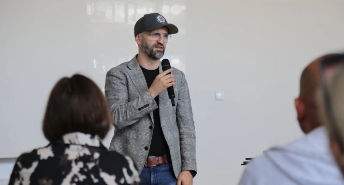 Ludzie losy pasje, Niezwykłe spotkanie Tarnówce RapPedagog otworzył rodzicom mierzą dziś wasze dzieci - zdjęcie, fotografia