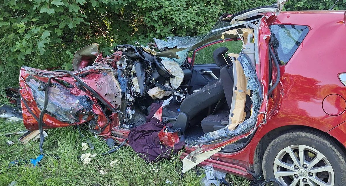 Toyotą jechali 60–letni kierowca i 80–letni pasażer