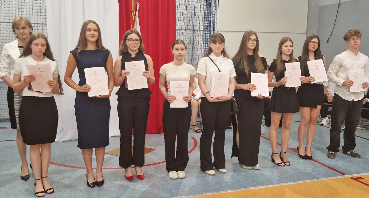 Edukacja, Ostatni dzwonek nagrody podziękowania Złotowie - zdjęcie, fotografia
