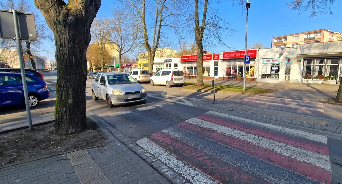 Drzewa przy przejściu nie wytną, trzeba będzie wydać duże pieniądze. fot. A . Wieleba
