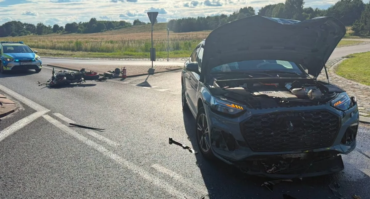 Wypadki drogowe, Dramatyczne sceny stacji paliw Zderzenie motocykla - zdjęcie, fotografia