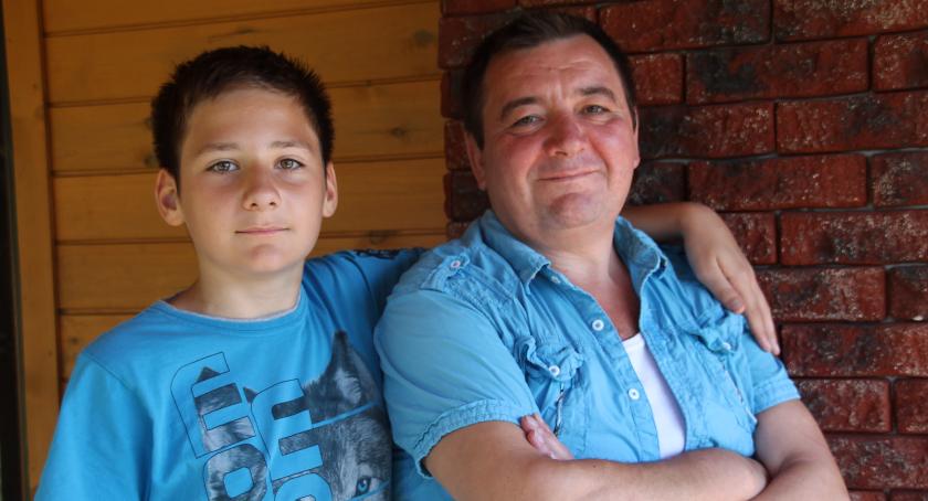 Jak mówi zadowolony tata, syn, choć wychowany na Ukrainie, chce mieszkać w Tarnówce (zdjęcie: Piotr Steffen)