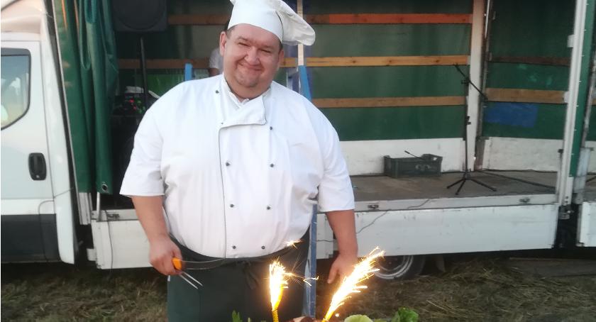 - Najbardziej specjalizuję się w naszej, tradycyjnej staropolskiej kuchni. Bigosy, pierogi, golonki... - Robert Bagniewski przyznaje, że w gastronomii jest niewiele rzeczy, których nie potrafi zrobić (zdjęcie: arch. R. Bagniewskiego)