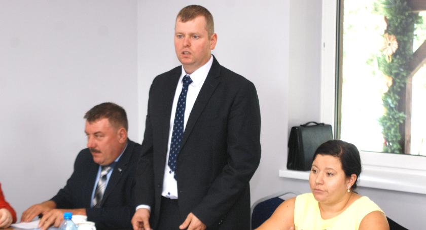 O klęsce suszy mówił m.in. radny Jacek Januszewski. Wskazywał na przykłady jak sytuację rolników wykorzystują firmy prowadzące skup zbóż (zdjęcie: Szymon Ch.)