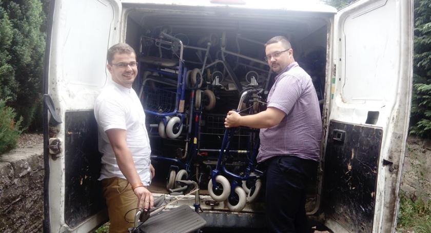 Te urządzenia przywieziono do Tarnówki w pierwszym transporcie - na zdjęciu T. Zbylut i D. Płóciennik