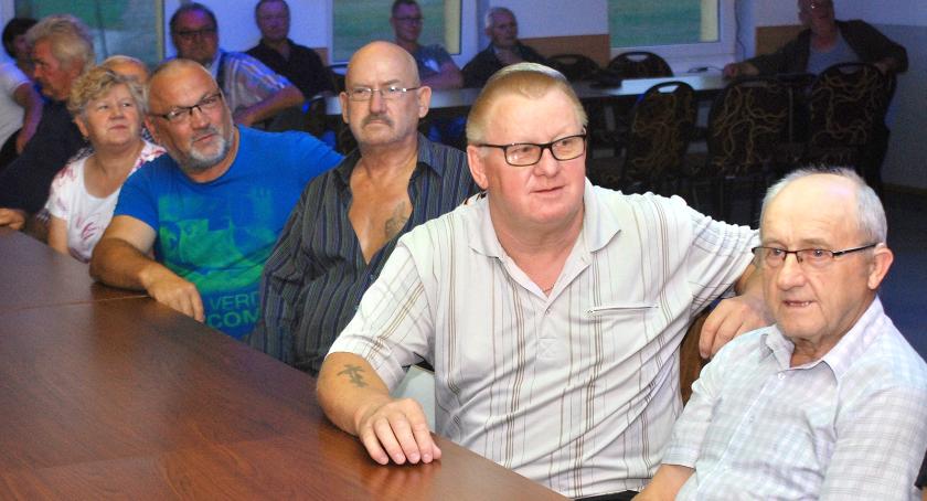 Sporą część dyskusji zajął temat drogi powiatowej biegnącej przez wieś. Chodziło zarówno o jej stan techniczny, jak również nadmierny ruch ciężkiego transportu, zwłaszcza nocą