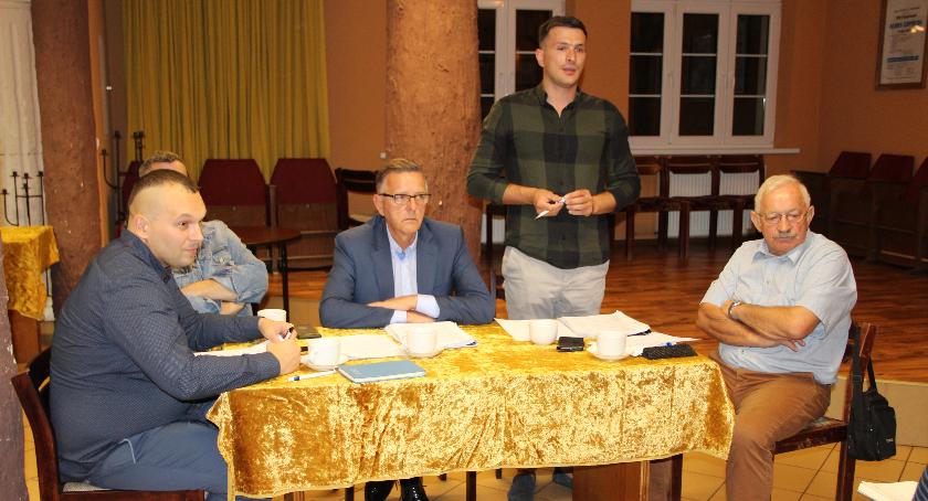 Marek Buława przedstawił zgromadzonym propozycje jakie wpłynęły do rady sołeckiej