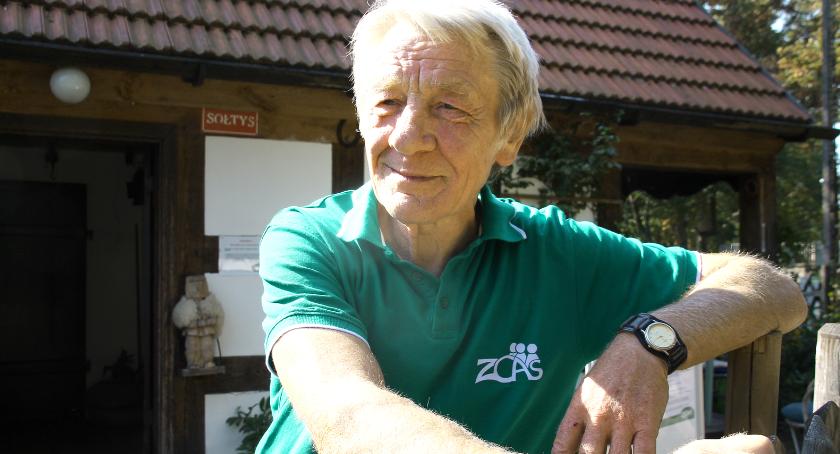 Burmistrz Wełniak zapytał, czy nie chcę się bawić w naszych chatkach. Zagadnąłem, co miałbym konkretnie robić. Odpowiedział, że to zależy wyłącznie ode mnie – B. Piotrów wspomina moment, gdy w 2011 roku objął opiekę nad Zgrodą Krajeńską