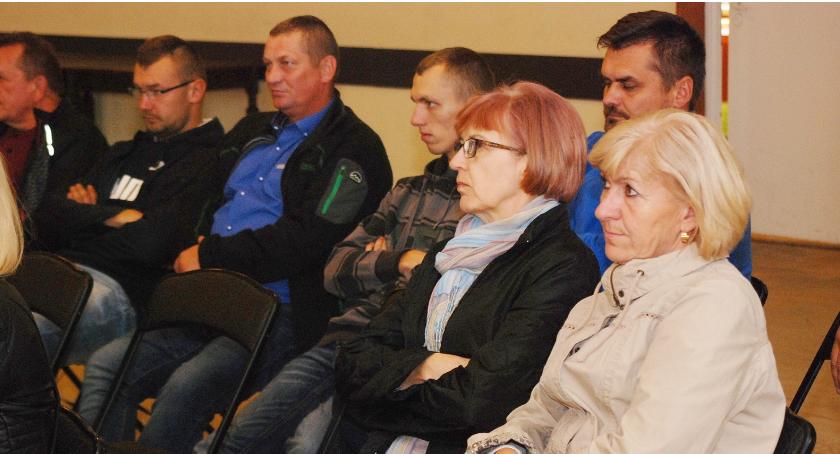 Podczas zebrania stwierdzono, że nowi mieszkańcy Świętej nie często uczestniczą w życiu wsi np. nie przychodzą na zebrania
