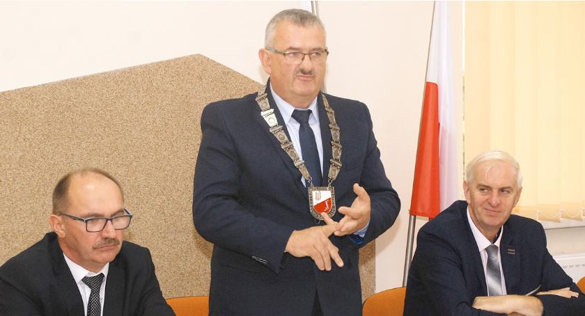 Przewodniczący rady odpierał zarzuty J. Maciejewskiego. Stwierdzenie na temat szatni miało pochodzić od mieszkańców Rudnej, a nie od niego
