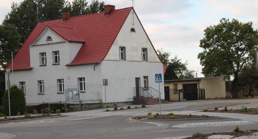 Wójt zapewnia, że niedługo remont urzędu, a przy okazji parkingu, będzie dokończony