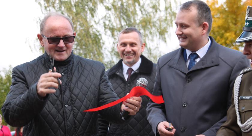 Tym ostatnim cięciem symbolicznej wstęgi Eugeniusz Orman dokonał aktu oficjalnego otwarcia przebudowanego obiektu