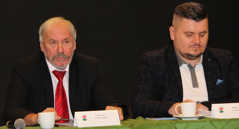 Uchwałę dotyczącą wynagrodzenia burmistrza przygotował, wspólnie z radcą prawnym, sekretarz urzędu. Współpraca Andrzeja Jasiłka i Jakuba Zabrockiego może mieć duży wpływ na życie gminy