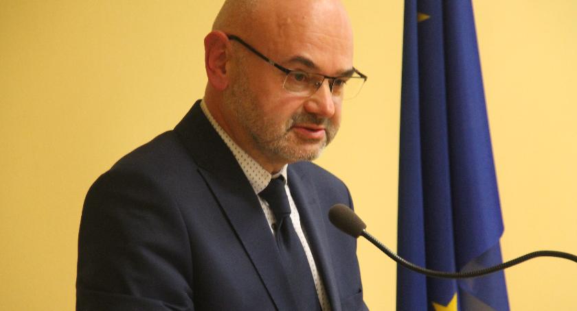 - Rzeczywiście ludzie mnie pytają, dlaczego nie kandyduję na to stanowisko lub nawet stwierdzają, że byłbym dobrym burmistrzem - przyznaje przewodniczący Rady Miejskiej Złotowa