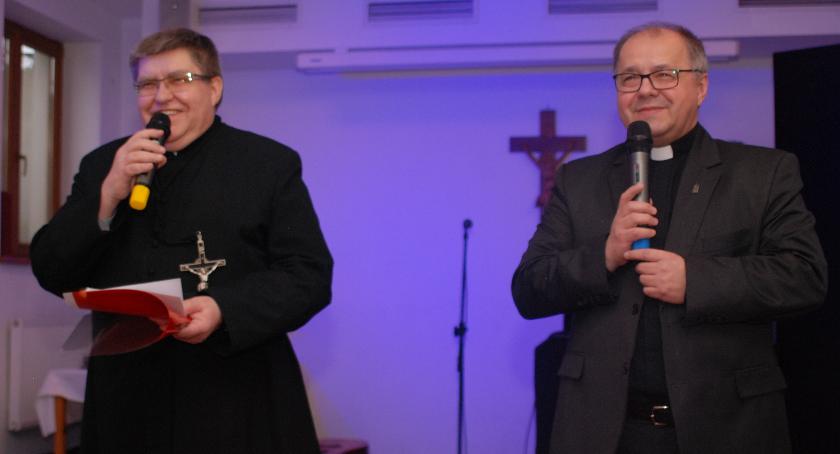 Ks. Piotr i ks. Janusz podkreślali, że zależy im na owocnej współpracy z samorządami i osobami zaprzyjaźnionymi z sanktuarium
