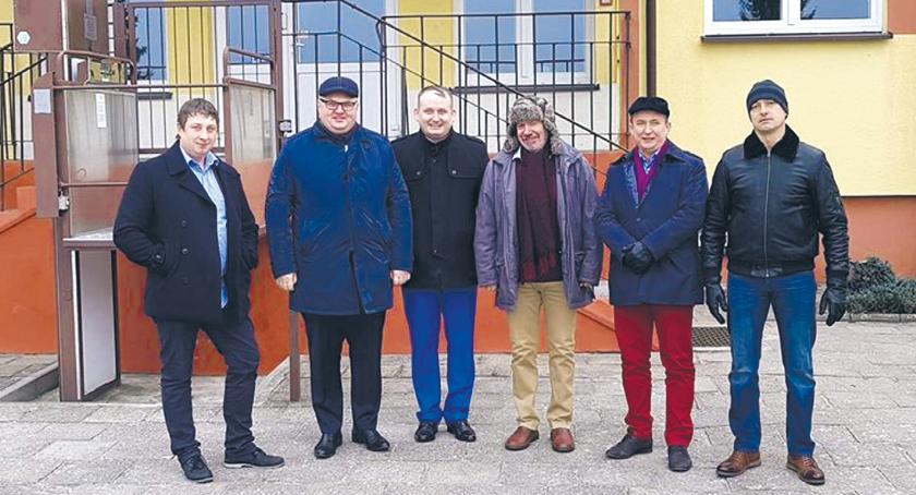 Na spotkanie z wicemarszłakiem burmistrz Jasiłek zabrał swoich podwładnych. – Niech się uczą – mówi