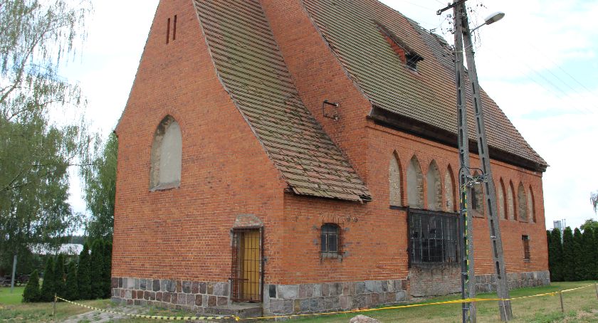 Obejście jest zabezpieczone taśmą